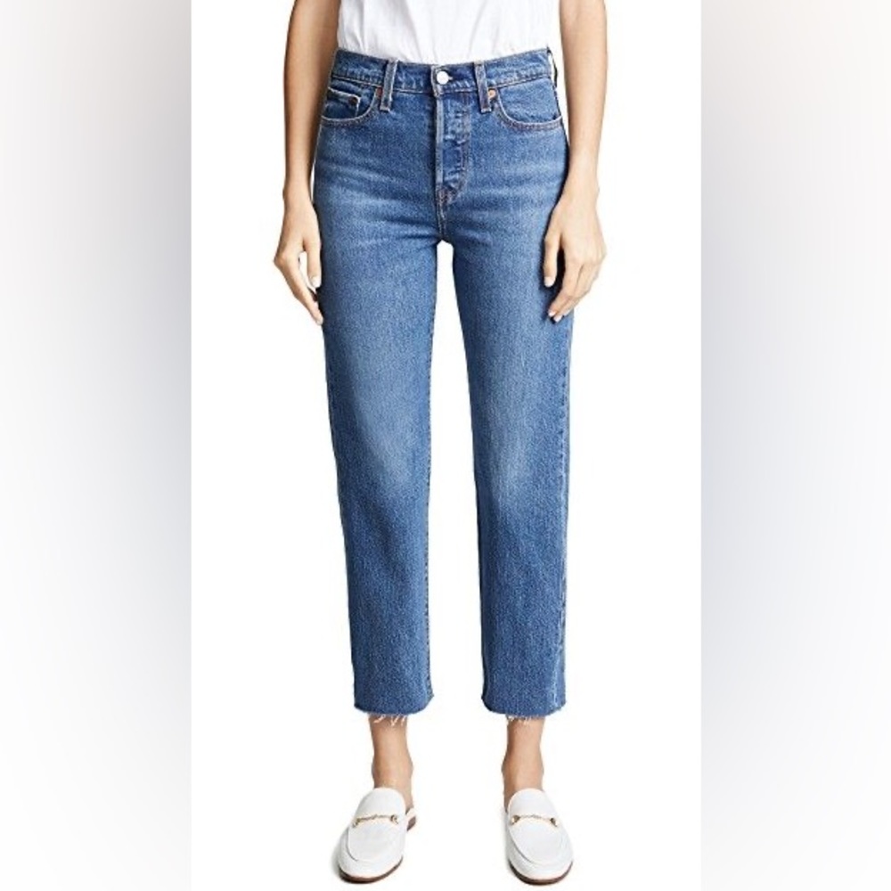LEVIS Wedgie Straight Jeans w/ raw edge